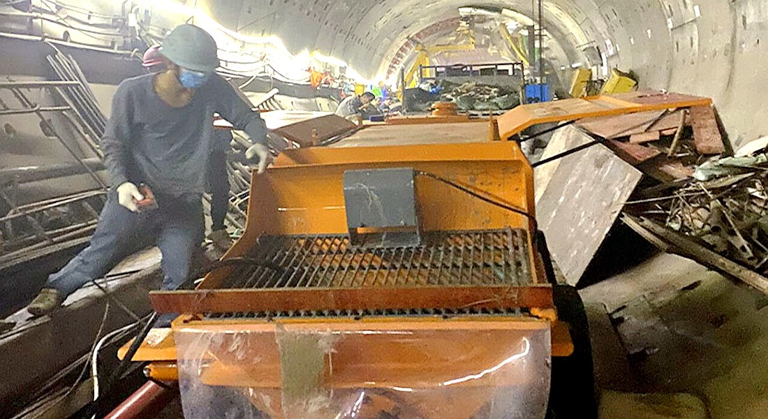 安徽合肥工業(yè)園區(qū)大面積廠房樓頂50泵地坪澆筑施工，快捷使用