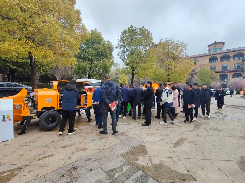 熱烈慶祝神洲通建機(jī)聯(lián)誼會順利召開